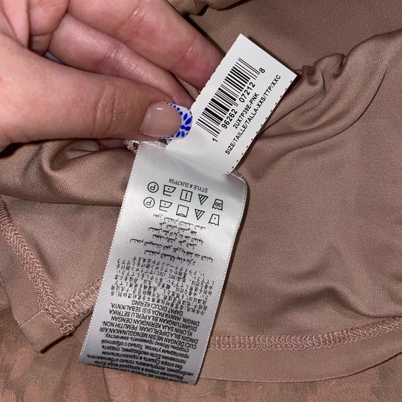 BCBGMAXAZRIA Womens V-neck Woven Floral Peasant Long Sleeve lined blouse Top EUC - Picture 16 of 16